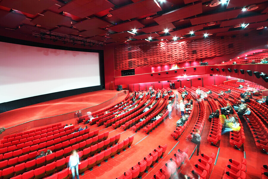 السينما ، غرفة الاجتماعات ، تنظيف وغسيل مقعد قاعة المؤتمرات